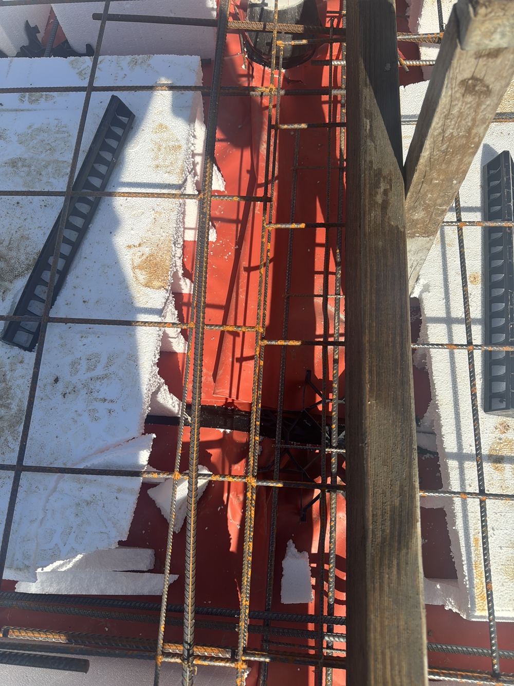 Steel overlap at the step beam appearing shorter than the 150mm minimum, Rouse Hill